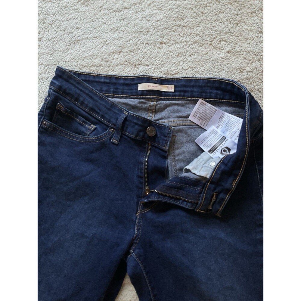 Levi’s Premium Women’s Blue Medium Wash Skinny 711 Skinny Denim Jeans 28